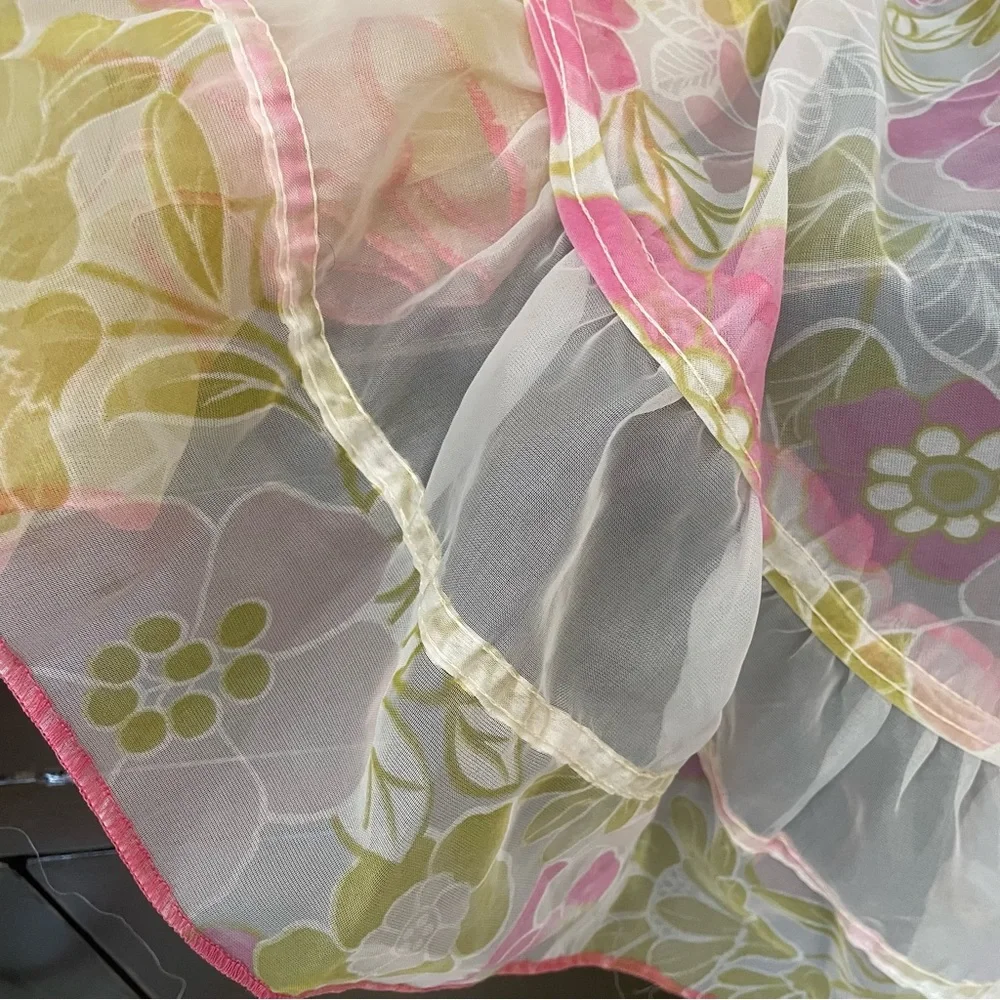 VINTAGE MID CENTURY SEMI SHEER  FLORAL VALANCE  41” L X 104” W X 16” L Middle